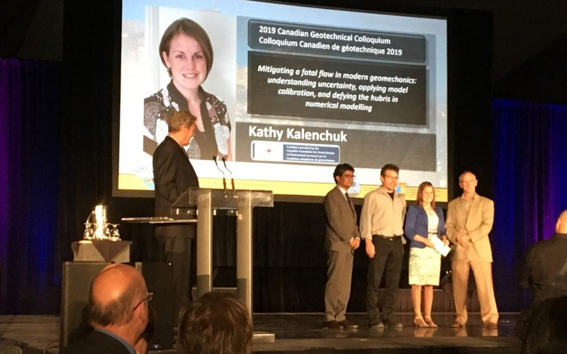 Dra. Kathy Kalenchuk es premiada en el Coloquio Canadiense de Geotecnia 2019